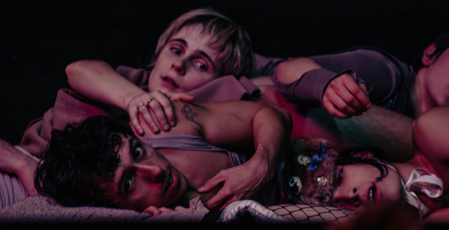 TENDER RIOT - DANçA